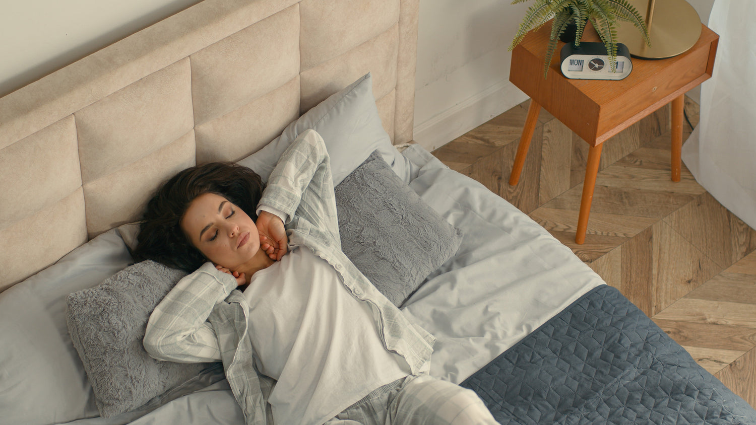 4 Common Sleep Habits That Hurt Your Neck